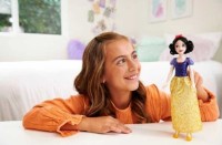 Păpușa Barbie Princess Snow White (HLW08) imaginea #3 — magazin online Desire.md