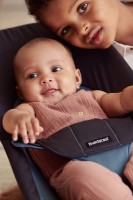 Детский шезлонг BabyBjorn Soft Black/Dark Gray (005022A) фото №2 — интернет-магазин Desire.md