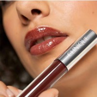 Luciu de buze Clinique Pop Plush Lipgloss 01 Black Honey imaginea #3 — magazin online Desire.md