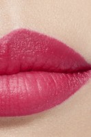 Ruj de buze Chanel Rouge Allure Velvet Luminous Matte 45 Intense imaginea #3 — magazin online Desire.md