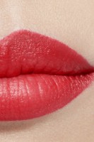 Ruj de buze Chanel Rouge Allure Velvet Luminous Matte 47 Flamboyante imaginea #3 — magazin online Desire.md