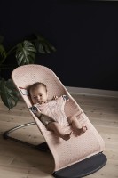 Șezlong pentru bebeluși BabyBjorn Bliss Pearly Pink (006001A) imaginea #5 — magazin online Desire.md