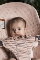Șezlong pentru bebeluși BabyBjorn Bliss Pearly Pink (006001A)