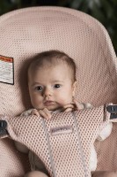Șezlong pentru bebeluși BabyBjorn Bliss Pearly Pink (006001A) imaginea #2 — magazin online Desire.md