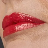 Ruj de buze Estee Lauder Pure Color Cream Lipstick 320 Defiant Coral imaginea #3 — magazin online Desire.md