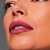 Ruj de buze Estee Lauder Pure Color Matte Lipstick 688 Idol imaginea #3 — magazin online Desire.md