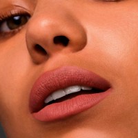 Помада для губ Estee Lauder Pure Color Matte Lipstick 828 In Control фото №3 — интернет-магазин Desire.md