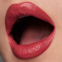 Помада для губ Estee Lauder Pure Color Lipstick Creme 882 фото №3 — интернет-магазин Desire.md