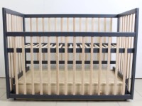 Кроватка Кузя София Антрацит Натур на маятнике с ящиком фото №2 — интернет-магазин Desire.md