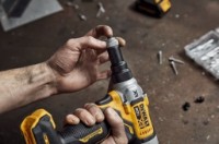 Заклёпочник DeWalt DCF414NT фото №3 — интернет-магазин Desire.md