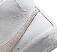 Ghete pentru dame Nike Wmns Blazer Mid 77 Bling White/Metallic Gold/Summit White, s.41 imaginea #8 — magazin online Desire.md
