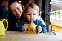 Поильник Tommee Tippee Superstar Weaning Sippee Cup 4m+ 190ml Yellow фото №3 — интернет-магазин Desire.md