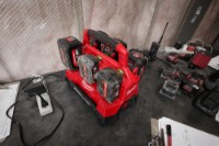 Зарядное устройство для аккумуляторов Milwaukee M18 PC6 фото №5 — интернет-магазин Desire.md