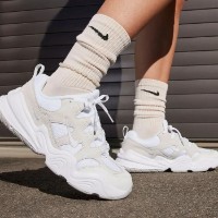 Adidași pentru dame Nike W Tech Hera White/Summit White/Photon Dust, s.38.5 imaginea #9 — magazin online Desire.md