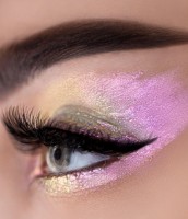 Тени для век 7 Days BColour Multichrome Liquid Eyeshadow 06 Nothern Lights фото №2 — интернет-магазин Desire.md