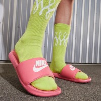 Șlapi pentru femei Nike W Victori One Slide Sea Coral/Coral Chalk/Sail, s.39 imaginea #5 — magazin online Desire.md
