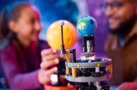 Конструктор Lego Technic: Planet Earth and Moon in Orbit (42179) фото №3 — интернет-магазин Desire.md