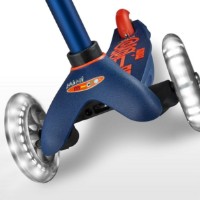 Самокат Micro Mini Deluxe LED (MMD118)  фото №4 — интернет-магазин Desire.md