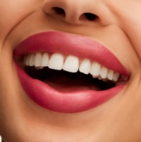 Помада для губ MAC Lustreglass Pout Of Control фото №3 — интернет-магазин Desire.md