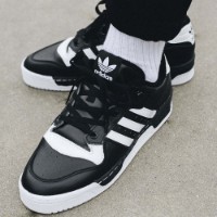 Adidași pentru bărbați Adidas Rivalry Low Core Black/Cloud White, s.40.5