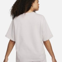 Женская футболка Nike W Nsw Tee Classics Boxy Platinum Violet, s.XL фото №2 — интернет-магазин Desire.md