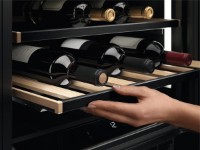 Dulap de vin incorporabil AEG AWUS040B8B imaginea #3 — magazin online Desire.md