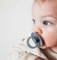 Пустышка BIBS Colour 2 Pack - Iron/Baby Blue 0+ months (110223) фото №4 — интернет-магазин Desire.md