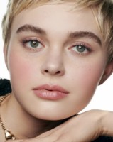 Blush pentru față Chanel Joues Contraste 330 Rose Petillant imaginea #3 — magazin online Desire.md