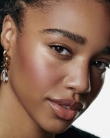 Пудра для лица Chanel Les Beiges Healthy Glow Sun-Kissed Powder Deep Rose Gold фото №3 — интернет-магазин Desire.md