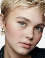 Пудра для лица Chanel Les Beiges Healthy Glow Sun-Kissed Powder Medium Coral фото №3 — интернет-магазин Desire.md