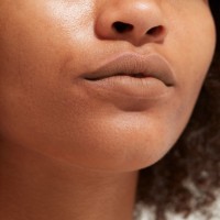 Ruj de buze Gosh Luxury Nude 002 Undressed imaginea #3 — magazin online Desire.md