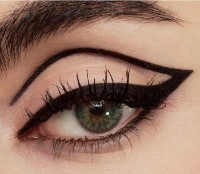 Creion pentru ochi Yves Saint Laurent Lines Liberated Eye Pencil 01 imaginea #2 — magazin online Desire.md