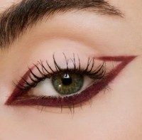 Creion pentru ochi Yves Saint Laurent Lines Liberated Eye Pencil 04 imaginea #2 — magazin online Desire.md