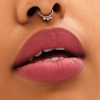 Помада для губ MAC Locked Kiss Lipstick Connoisseur фото №3 — интернет-магазин Desire.md
