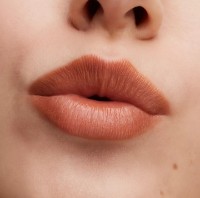 Помада для губ MAC Lustreglass Lipstick Femmomenon фото №3 — интернет-магазин Desire.md