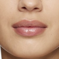 Бальзам для губ Clarins Lip Oil Balm 04 фото №3 — интернет-магазин Desire.md