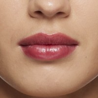 Balsam de buze Clarins Lip Oil Balm 06 imaginea #3 — magazin online Desire.md