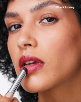 Ruj de buze Clinique Almost Lipstick Black Honey imaginea #3 — magazin online Desire.md