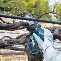 Ferăstrău cu lanţ cu acumulator Makita UC100DWA imaginea #3 — magazin online Desire.md