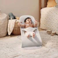 Детский шезлонг BabyBjorn Balance Soft Silver/White Mesh (005129A) фото №2 — интернет-магазин Desire.md