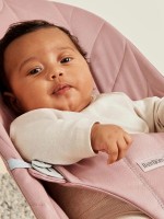 Șezlong pentru bebeluși BabyBjorn Bliss Dusty Pink with Toy Bar (606222A) imaginea #5 — magazin online Desire.md