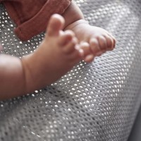 Șezlong pentru bebeluși BabyBjorn Bliss Grey Mesh (006018A) imaginea #4 — magazin online Desire.md