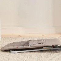 Șezlong pentru bebeluși BabyBjorn Bliss Sand Gray Woven Petal Quilt (006317A) imaginea #2 — magazin online Desire.md