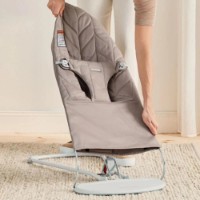 Șezlong pentru bebeluși BabyBjorn Bliss Sand Gray Woven Petal Quilt (006317A) imaginea #4 — magazin online Desire.md