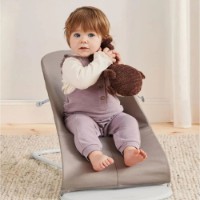 Șezlong pentru bebeluși BabyBjorn Bliss Sand Gray Woven Petal Quilt (006317A) imaginea #5 — magazin online Desire.md