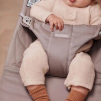 Șezlong pentru bebeluși BabyBjorn Bliss Sand Gray Woven Petal Quilt (006317A) imaginea #8 — magazin online Desire.md