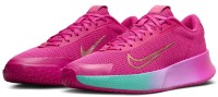 Adidași pentru dame Nike W Vapor Lite 2 Hc Prm Fireberry/Multi-Colour/Fierce Pink/Metallic Red Bronze, s.36