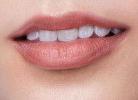 Ruj de buze Clinique Pop Longwear Lipstick Beige Pop imaginea #2 — magazin online Desire.md