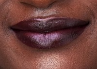 Ruj de buze Clinique Pop Longwear Lipstick Blackberry Pop imaginea #2 — magazin online Desire.md
