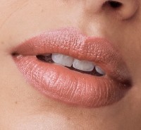 Помада для губ Clinique Pop Longwear Lipstick Nude Pop фото №3 — интернет-магазин Desire.md